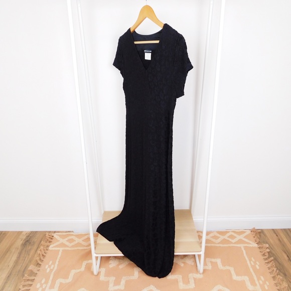 Vintage Textured V Neck Black Maxi Dress - Picture 2 of 6